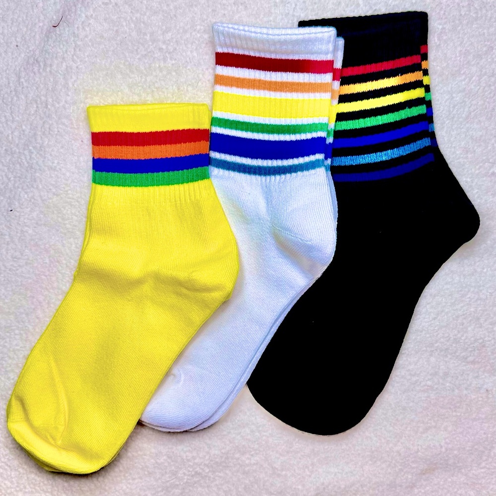 🎁🩷 5 for $25 sale
*NWT* 3pair of rainbow ankle socks 🌈